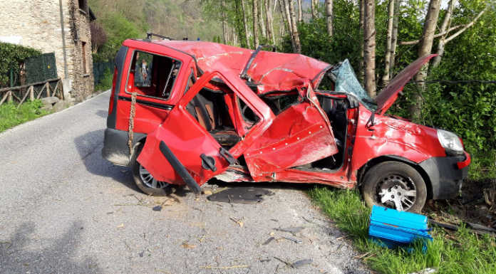 Taceno, auto si ribalta, giovane di 27 anni finisce in ospedale