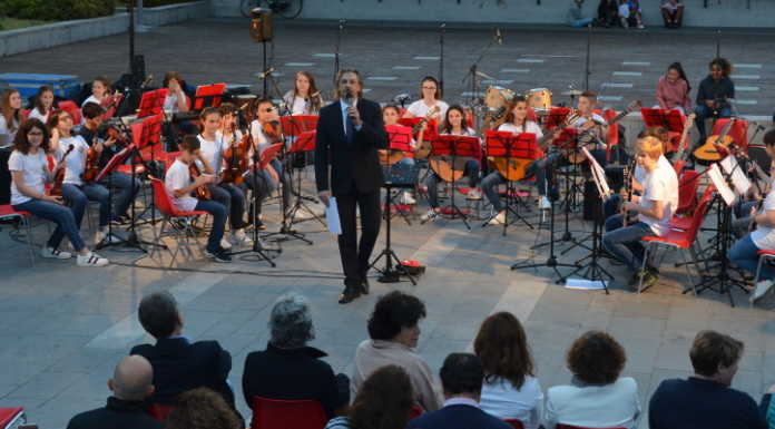Calolzio. Piazza gremita per il concerto della scuola media Manzoni (FOTO)