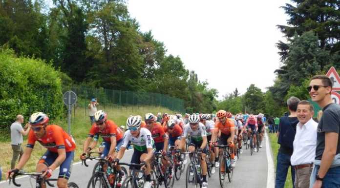 Il Giro d’Italia colora le strade da Pusiano al Ghisallo, per raggiungere Como
