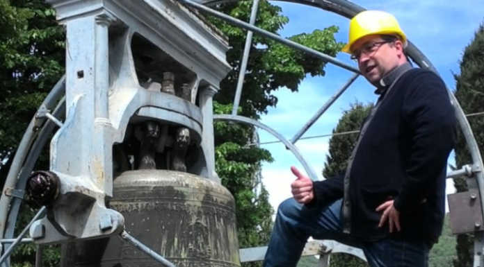 La Valletta, tutti con il naso all’insù per la rimozione delle campane