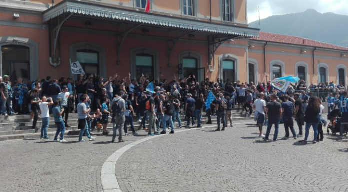 Derby Como – Lecco: folla di tifosi blucelesti in stazione VIDEO