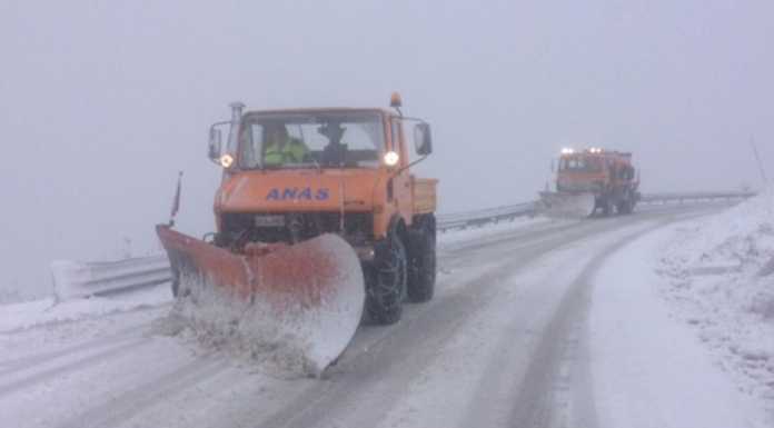 Bufera di neve, chiusa temporaneamente la SS36 a Madesimo