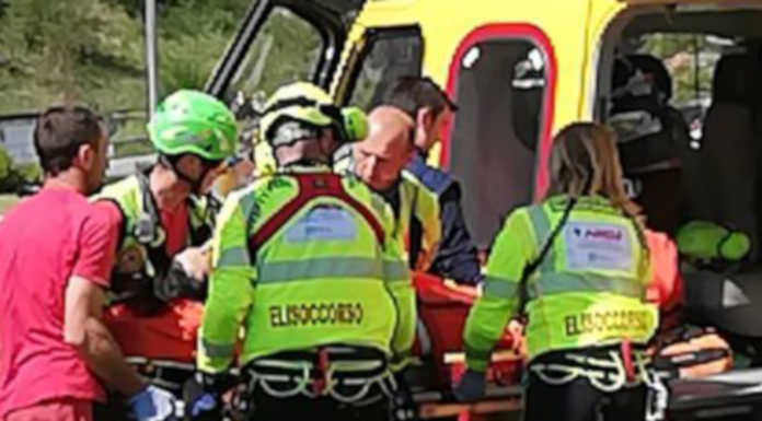 Cade mentre arrampica alla Rocca di Baiedo: elisoccorso e Soccorso alpino in azione