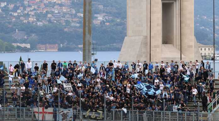Como – Lecco finisce 3 a 3. Derby del Lario dalle mille emozioni I tifosi lecchesi presenti al "Sinigaglia" nel derby di Serie D del 2019 (credit foto Calcio Lecco 1912)