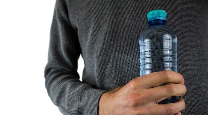 Stop a bicchieri e bottiglie di plastica durante le Giunte e i Consigli Comunali