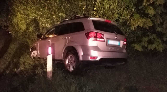 Calco: auto finisce in un fossato. “Fuori strada” anche a Bosisio