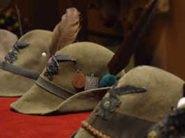 Gruppo Alpini Calolziocorte, a Doralice Valsecchi la Targa della Solidarietà Alpina 2026 cappello alpini