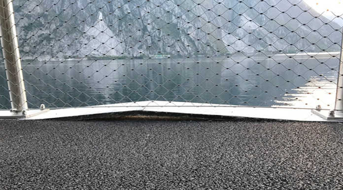 Ciclopista. La lamiera si solleva. Anas: “Problemi ad un giunto”