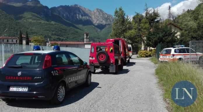 Civate. Soccorsi e carabinieri intervengono nel bosco sopra la stazione