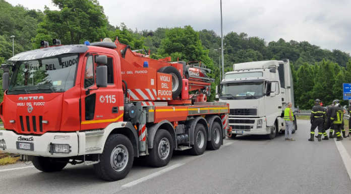 SS36. Tir in panne, riaperto lo svincolo di Civate. Lunghe code da Oggiono