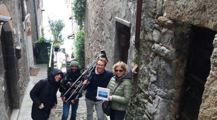 Le telecamere della tv tedesca a Corenno per un servizio sul Lario