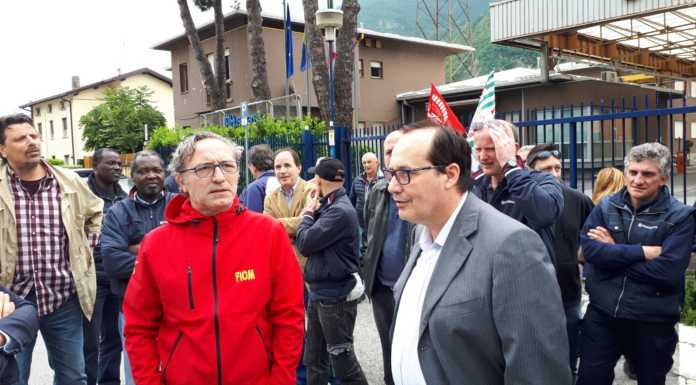 Husqvarna, lavoratori in presidio. Li raggiunge anche il sindaco Rusconi