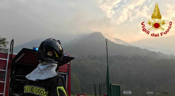 Varese. Bruciano i boschi al confine con la Svizzera