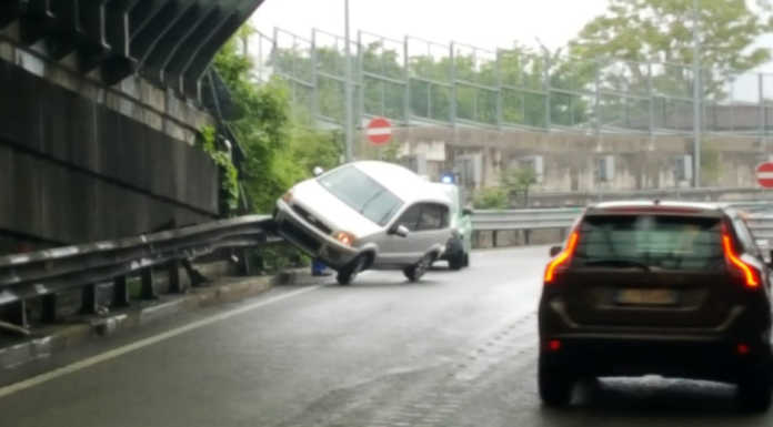 In “bilico” sul guardrail, incidente all’ingresso del raccordo Valsassina