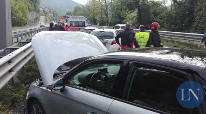 Civate. Maxi tamponamento in super, feriti e code verso Lecco