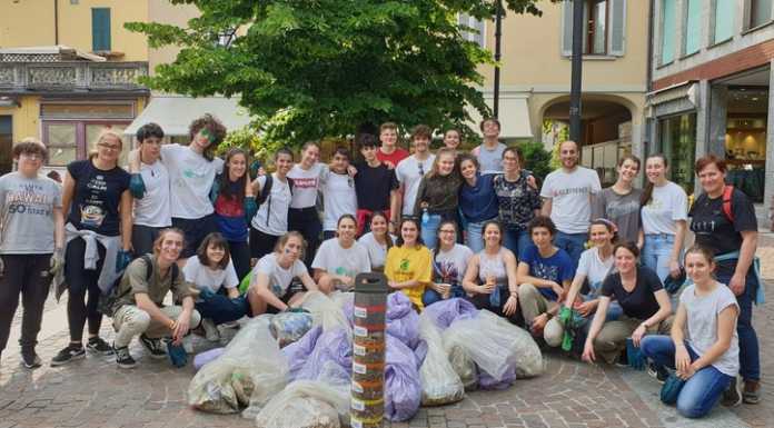 Global strike for future. Gli studenti di Merate impegnati nella raccolta rifiuti