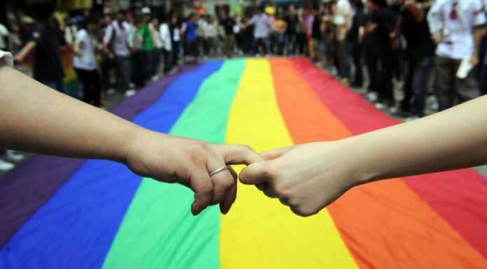 Oggi la giornata contro l’omofobia. “I gay sono ancora discriminati”