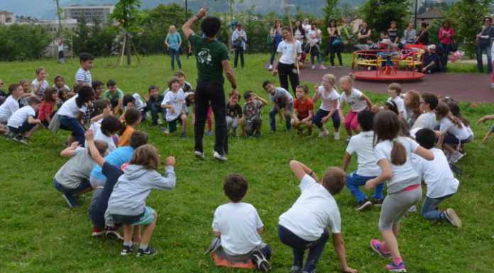 Il parco di via Nassiriya è più bello grazie ai bimbi della scuola di Acquate