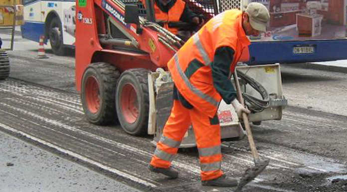 Viabilità. Strade deserte, il comune ne approfitta per asfaltare
