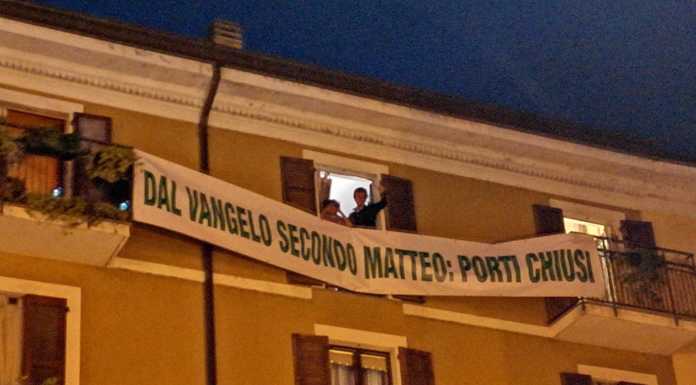 Lecco. Striscione pro Salvini rimosso. La militante: “Ma non cambio idea”