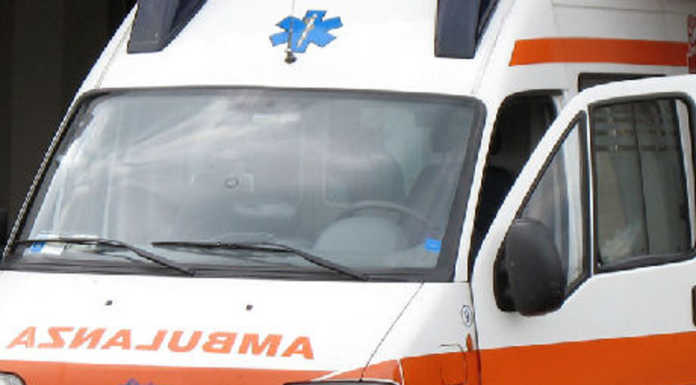 Tre infortuni sul lavoro a Colico, Osnago e Garbagnate ambulanza