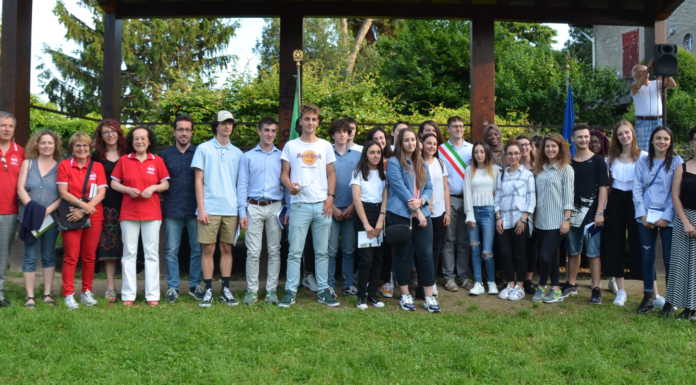 Il comune di Olginate consegna la Costituzione ai neo-diciottenni