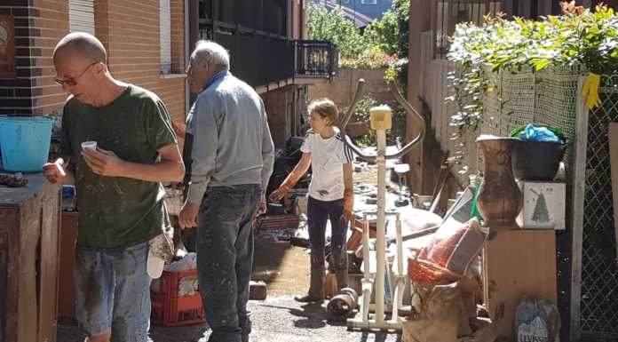 Valsassina ancora bloccata, sfollati anche a Premana. A Dervio si ripulisce il paese