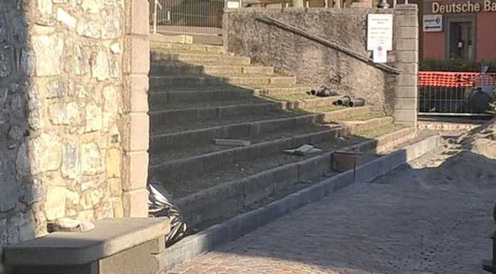 Varenna, il sagrato ‘della discordia’. Il Comune ripristina il gradino