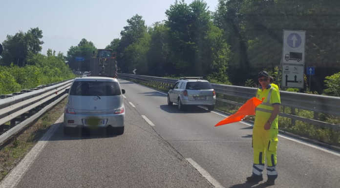 SS36: veicolo fermo all’altezza di Nibionno, rallentamenti in direzione Lecco