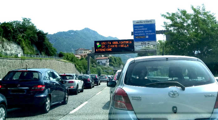 SS36. Camion in panne in zona Civate/Isella, code in direzione Lecco