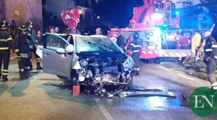 Asso, esce di strada con l’auto e finisce in un torrente