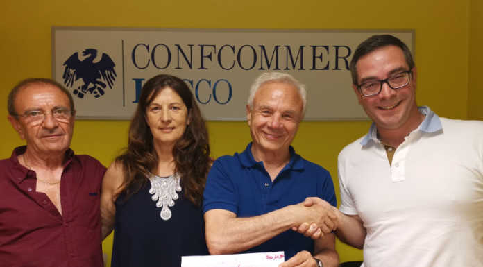 Notte bianca a Calolzio. Grazie alla Fipsas raccolti 500 euro per Il Nespolo