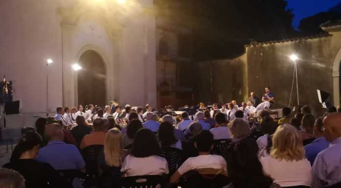 Abbadia, serata in piazza con il Corpo Musicale Mandellese