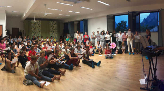 Quattro amiche lanciano “Coristi per una sera”, successo per l’iniziativa