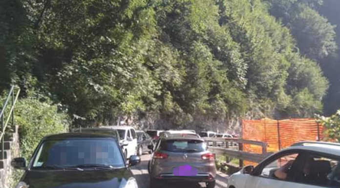 Erve. Turisti e soste selvagge, i cittadini si lamentano