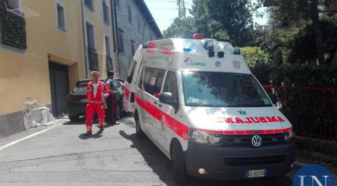 Calolzio. Auto si schianta contro il muro di una casa. Un ferito