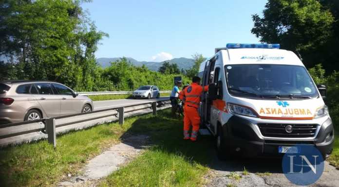 Merate. Brutta caduta per un ciclista, trasportato in ospedale