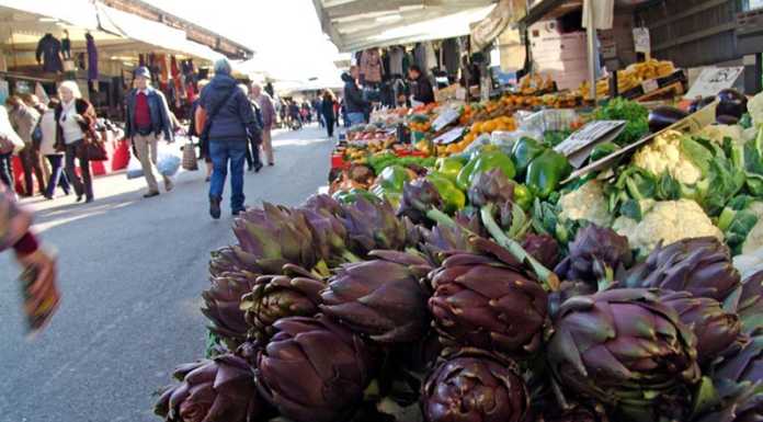 Mercati alimentari, Fontana chiama i sindaci: “Test di riapertura”