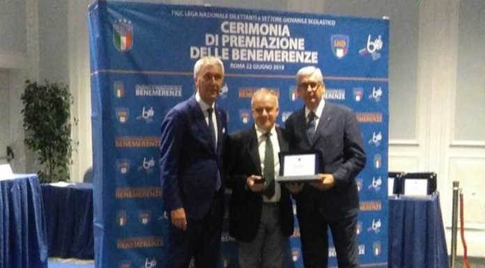 Polisportiva Monte Marenzo. Il presidente Renato Caroli premiato dalla Figc