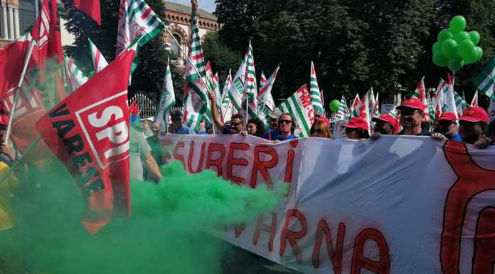Metalmeccanici in sciopero. Da Lecco, lavoratori in corteo a Milano
