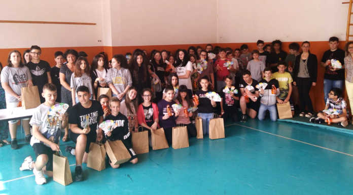 Raccolta carta: quasi 8000 Kg per la scuola Manzoni, la 2^E la classe più riciclona