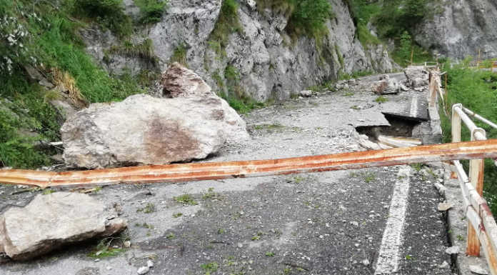 Maltempo, chiusa per frana la strada che porta a Morterone