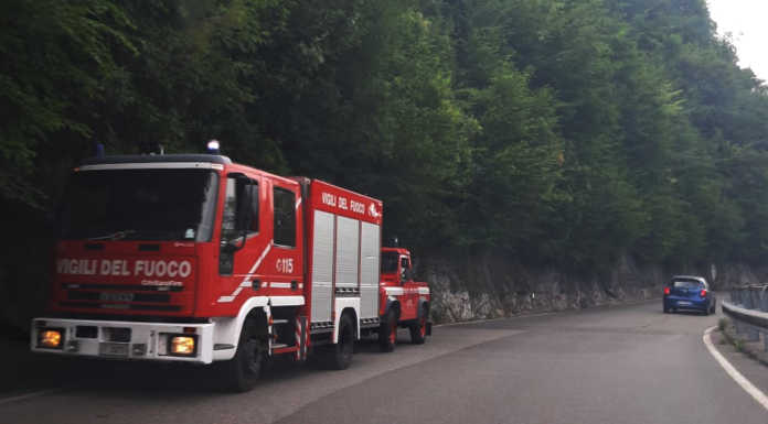 Salta tirante della rete paramassi, intervento dei pompieri sulla Valbrona-Onno