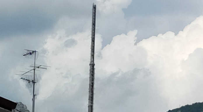 Belledo. In via Giusti spunta un’antenna, i residenti insorgono