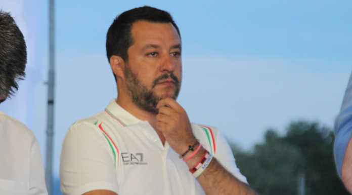 Aggressione in stazione, Salvini: “Altro che domiciliari, galera ed espulsione”