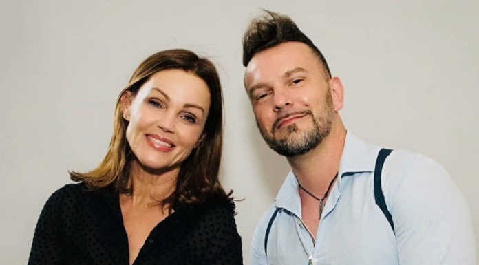 Battuto all’asta il quadro di Giò ART a favore dell’associazione di Belinda Carlisle