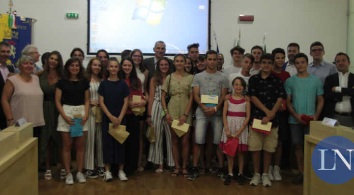 Merate, non solo borse di studio: agli studenti in omaggio le borracce dell’acqua