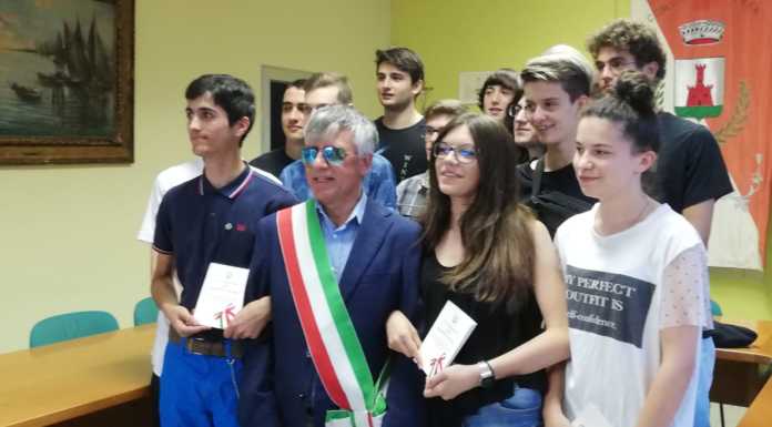 Lierna consegna la Costituzione ai 18enni nel giorno del patrono d’Europa