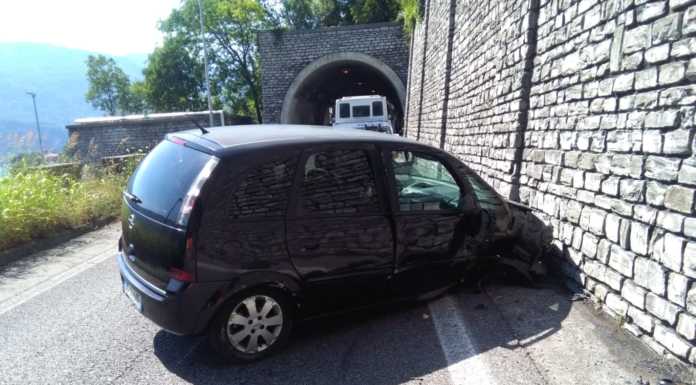 SS36. Auto sbanda all’uscita per Abbadia. Ferito un 74enne