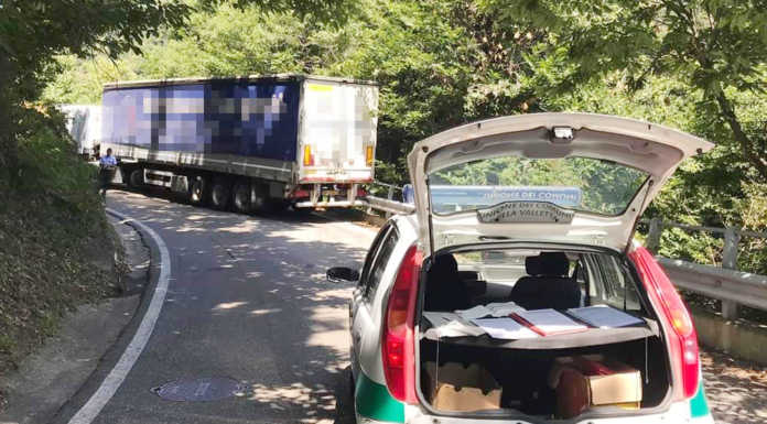 S. Maria Hoè. Camion bloccato sulla Sp58, strada chiusa per un paio d’ore